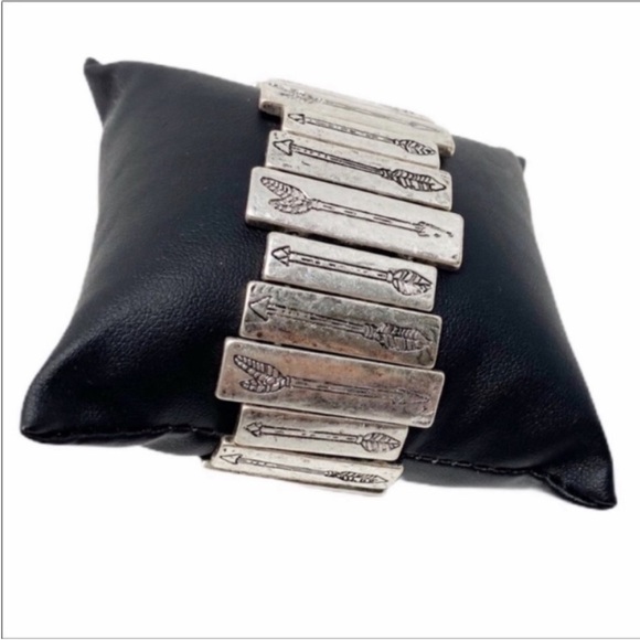 Etched Arrows stretch wide bracelet NEW - Picture 5 of 7